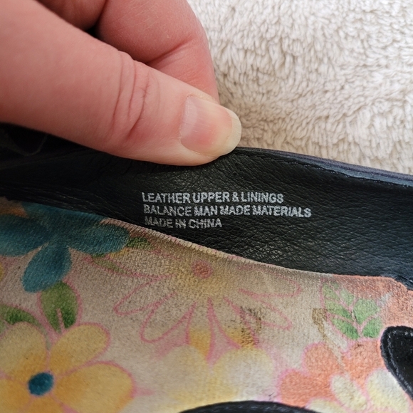 Born black leather flats size 9.5​ - Picture 11 of 13